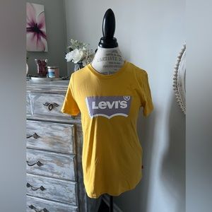 💜 NWT Levi’s Tee Shirt